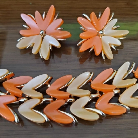 Claudette Jewelry - Vintage Claudette Thermoset Bracelet & Clip Earrings Set
